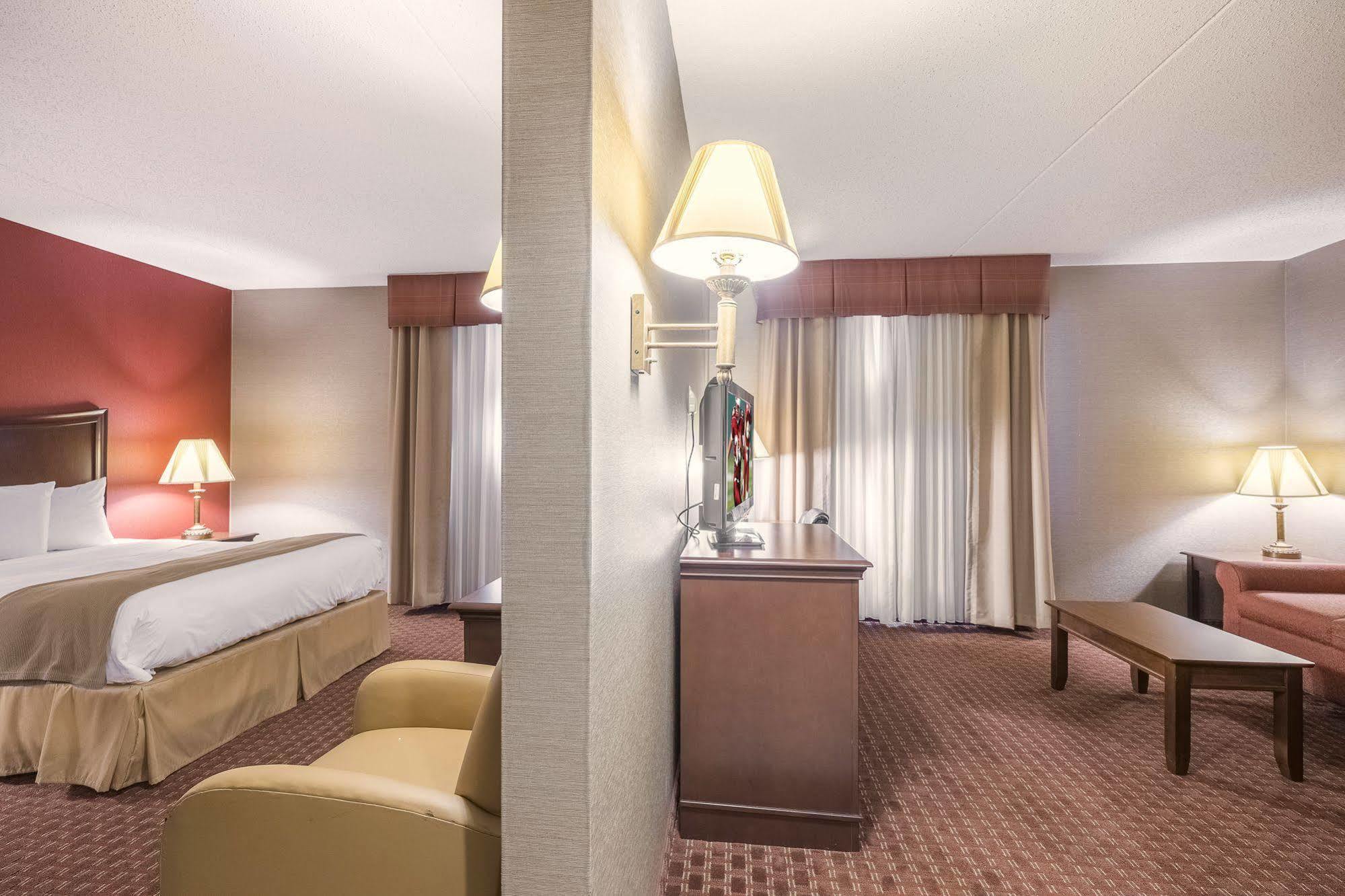 Quality Inn & Suites Owego Екстериор снимка