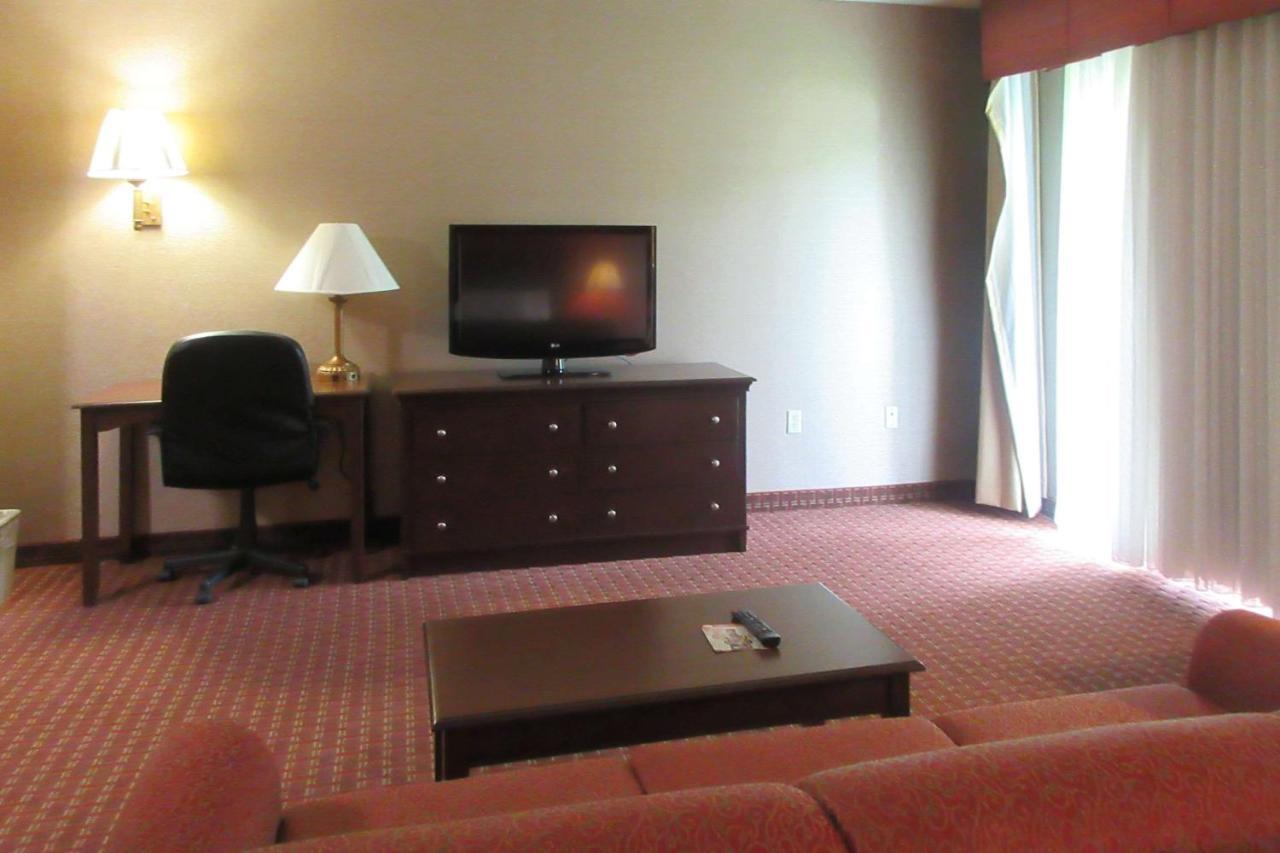 Quality Inn & Suites Owego Екстериор снимка