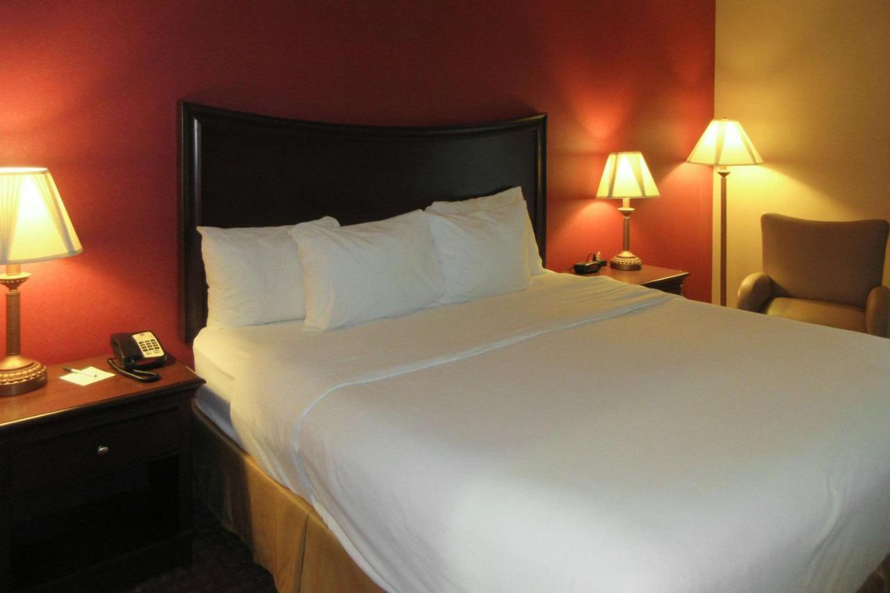 Quality Inn & Suites Owego Екстериор снимка